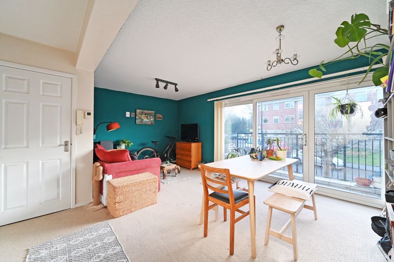 2 bed flat for sale in Norfolk Park Drive, Norfolk Park, Sheffield S2, £120,000