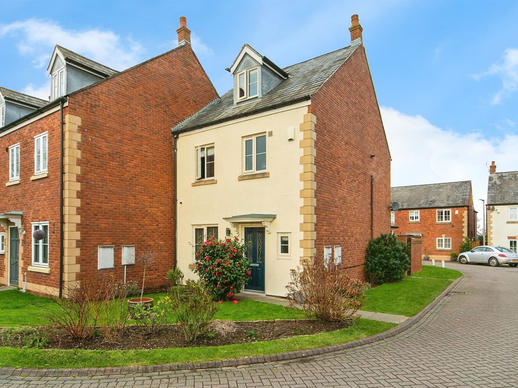 4 bed town house for sale in Anvil Close, Elton, Chester CH2, £240,000