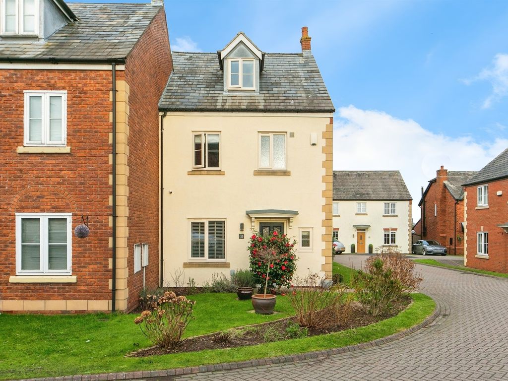 4 bed town house for sale in Anvil Close, Elton, Chester CH2, £240,000
