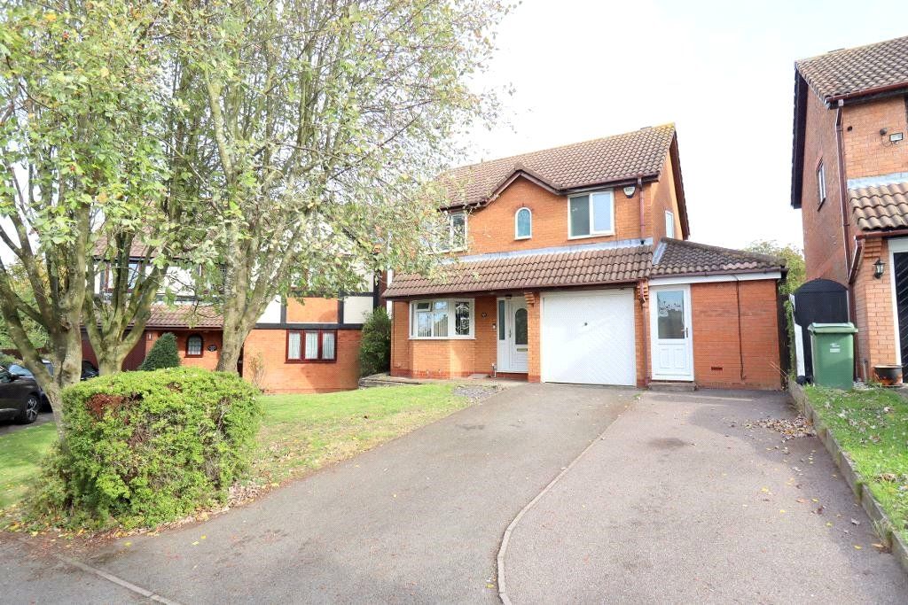 4 bed detached house for sale in Cromer Way, Luton, Bedfordshire LU2, £450,000