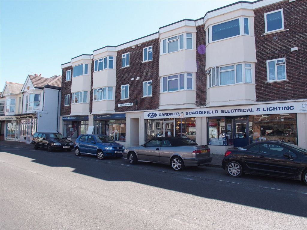 2 bed flat to rent in South Street, Lancing, West Sussex BN15, £1,050 pcm