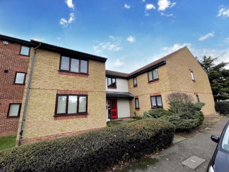 1 bed flat for sale in Elmdon Road, South Ockendon RM15, £190,000