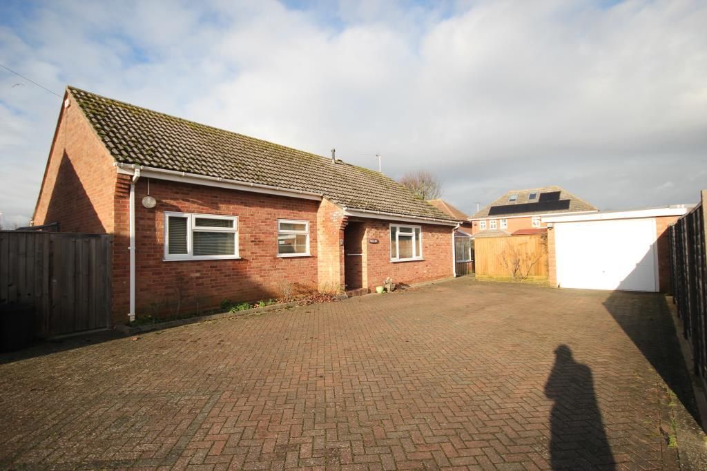 3 bed detached bungalow for sale in Bishop Laney Drive, Ely CB6, £445,000
