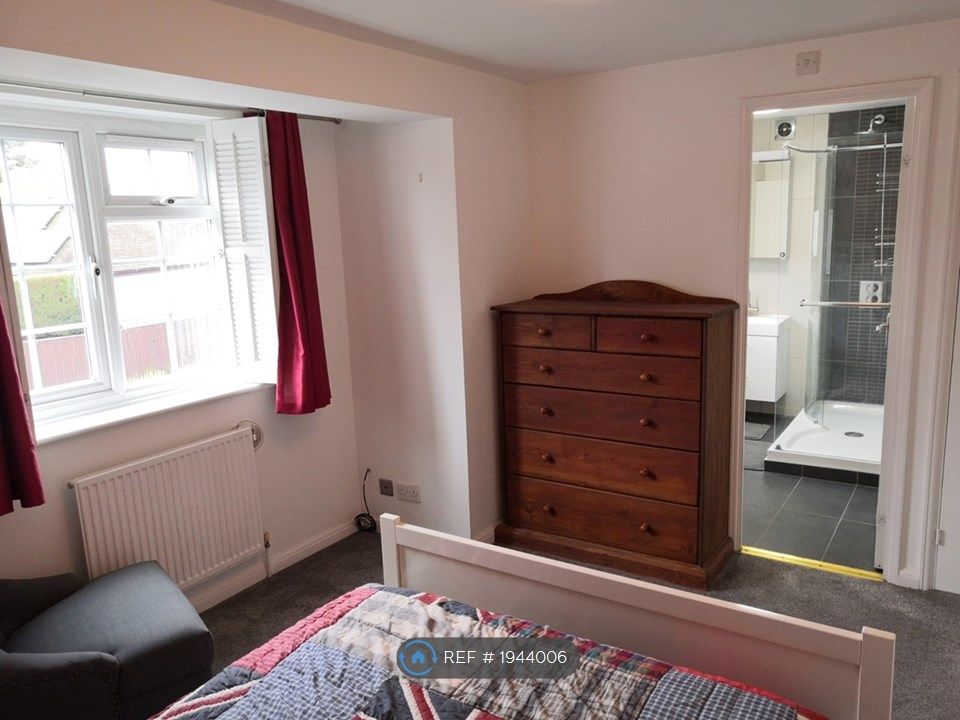Room to rent in St. Marks Road, Maidenhead SL6, £780 pcm