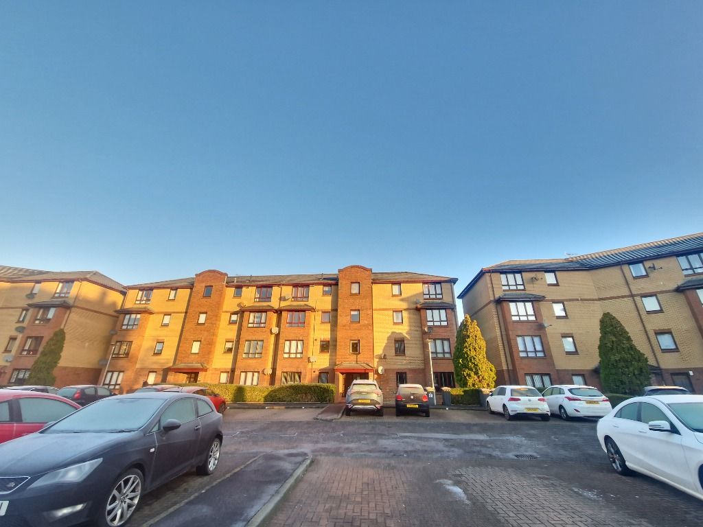 2 bed flat to rent in Millstream Court, Paisley, Renfrewshire PA1, £795 pcm