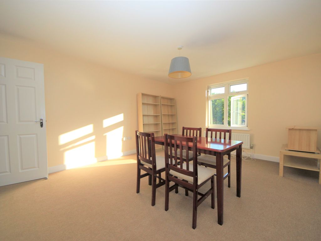 1 bed flat to rent in Brownlow Close, New Barnet, Barnet EN4, £1,400 pcm
