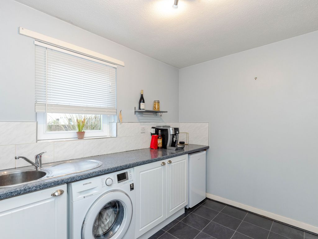 2 bed flat for sale in 21 The Paddock, Musselburgh EH21, £160,000
