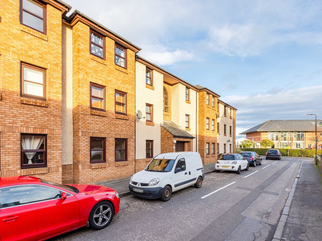 2 bed flat for sale in 21 The Paddock, Musselburgh EH21, £160,000