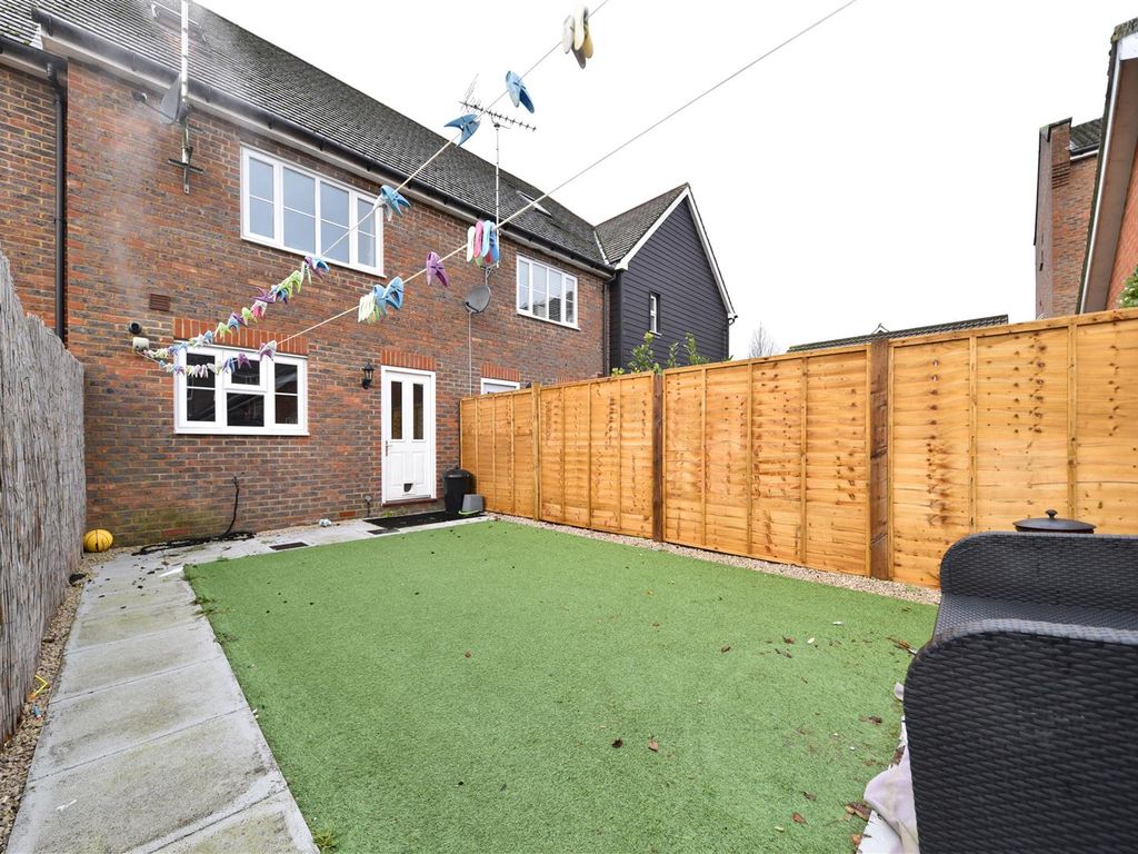 3 bed terraced house for sale in Haycock Round, Stevenage SG1, £375,000