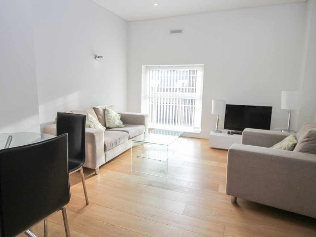 1 bed flat to rent in Clerkenwell Court, Islington, London N1, £2,600 pcm