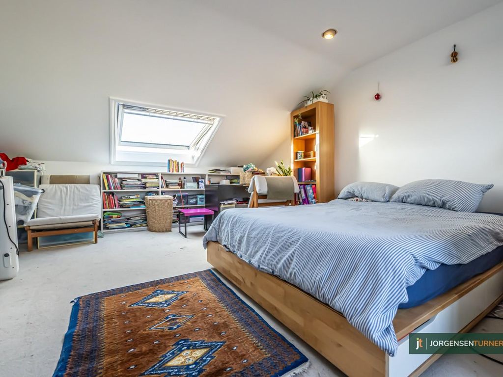 2 bed flat for sale in Frithville Gardens, Shepherds Bush, London W12, £550,000