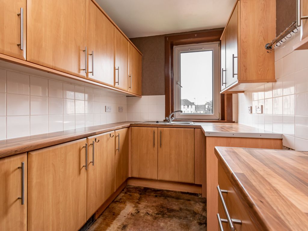 2 bed flat for sale in 64/3 Restalrig Drive, Restalrig EH7, £130,000