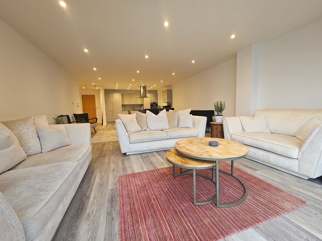 2 bed flat for sale in Channel Way, Southampton SO14, £449,500