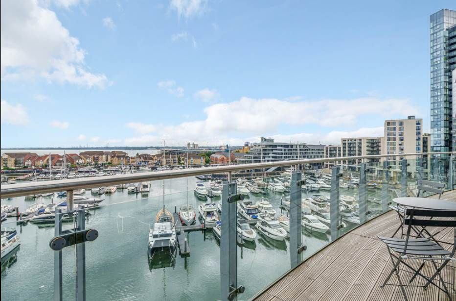 2 bed flat for sale in Channel Way, Southampton SO14, £449,500