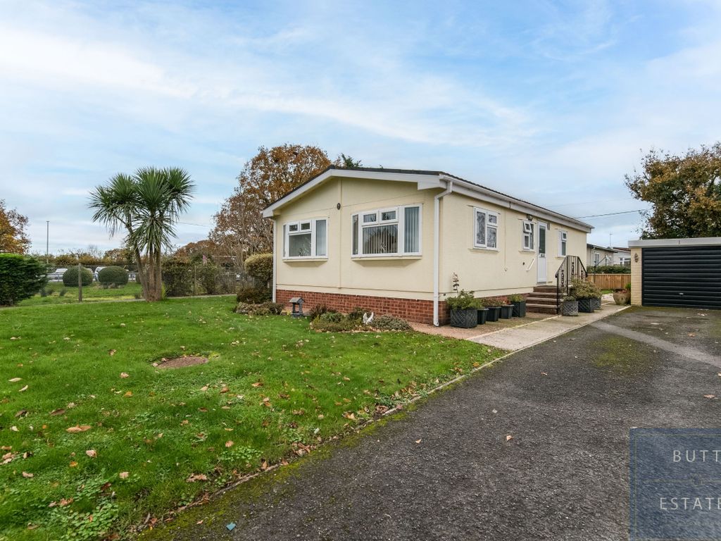 2 bed mobile/park home for sale in Glen Close, Clyst St. Mary, Exeter EX5, £190,000
