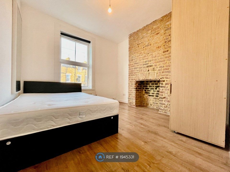 3 bed flat to rent in Acton, London W3, £2,500 pcm