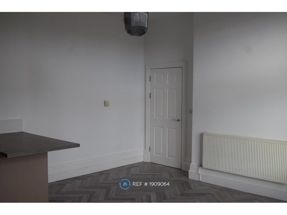 2 bed flat to rent in Moorland Road, Cardiff CF24, £1,195 pcm