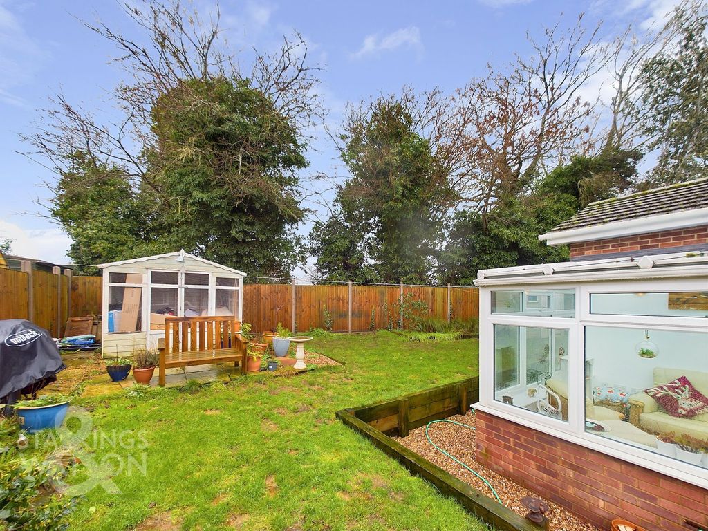 4 bed detached bungalow for sale in Mead Close, Buxton, Norwich NR10, £345,000