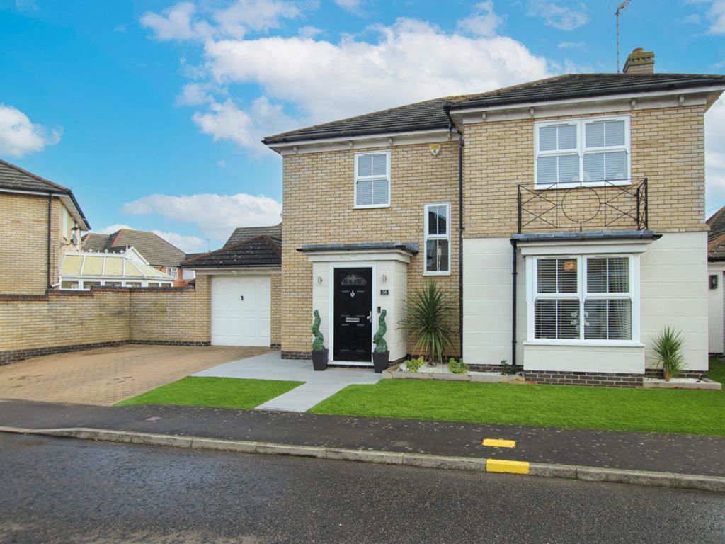 4 bed detached house for sale in Melville Drive, Wickford SS12, £600,000