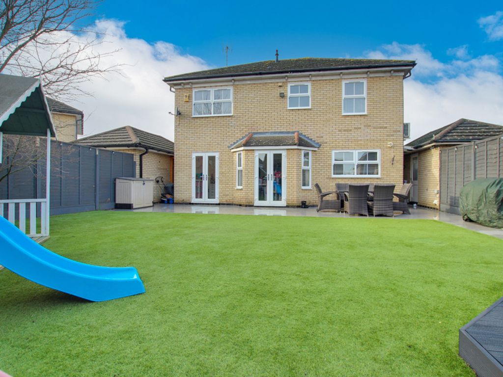 4 bed detached house for sale in Melville Drive, Wickford SS12, £600,000