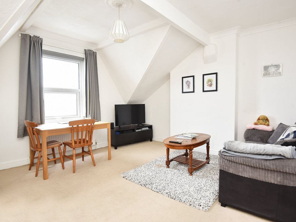 1 bed flat for sale in West Cliffe Terrace, Harrogate HG2, £175,000