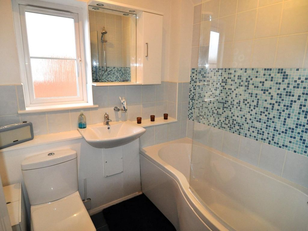 1 bed flat for sale in Bowling Court, Mildred Avenue, Watford WD18, £265,000