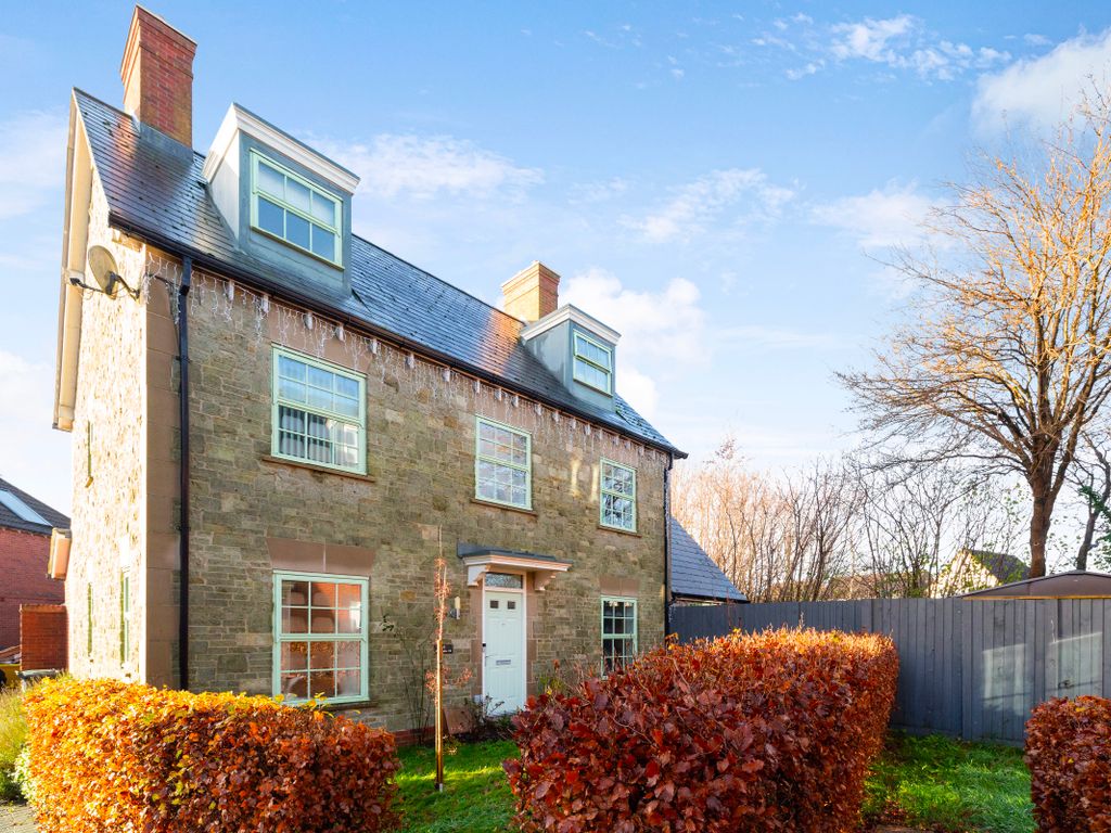 5 bed detached house for sale in Greenstone Road, Shaftesbury SP7, £550,000