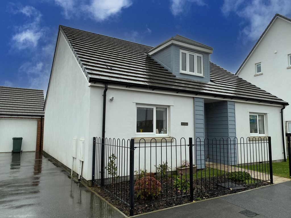 3 bed bungalow for sale in Godrevy Drive, Hayle TR27, £375,000