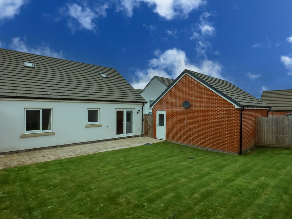 3 bed bungalow for sale in Godrevy Drive, Hayle TR27, £375,000