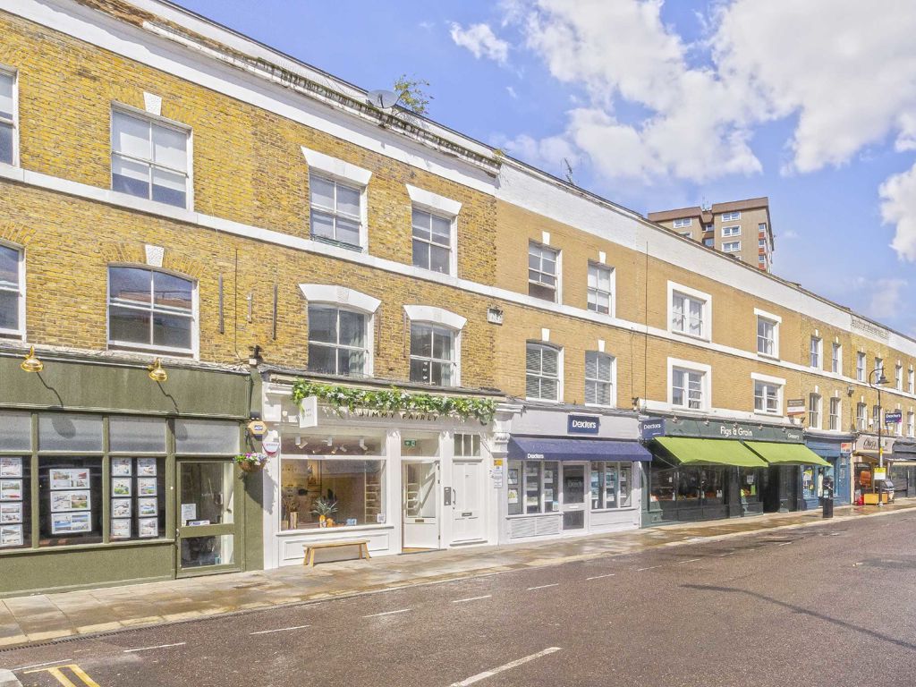 2 bed flat to rent in Broadway Market, London E8, £2,249 pcm
