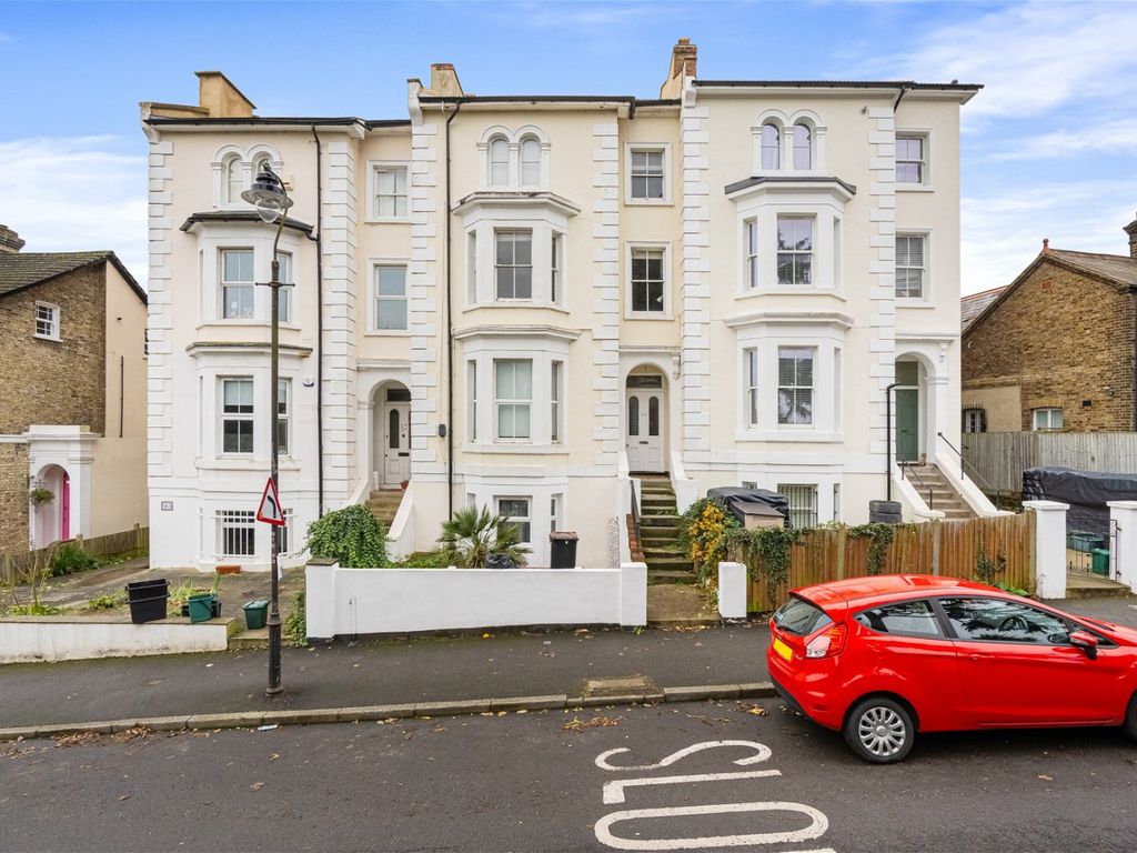 2 bed flat for sale in Belvedere Road, Crystal Palace SE19, £450,000