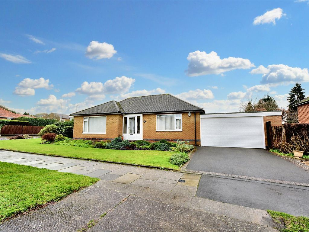 2 bed detached bungalow for sale in Bramcote Lane, Wollaton, Nottingham NG8, £445,000