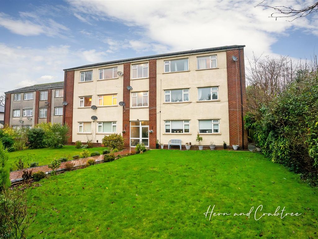 2 bed flat for sale in Rookwood Close, Llandaff, Cardiff CF5, £175,000