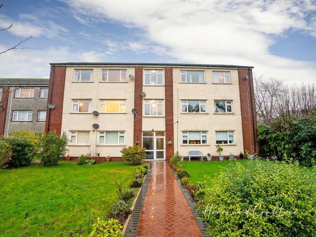2 bed flat for sale in Rookwood Close, Llandaff, Cardiff CF5, £175,000