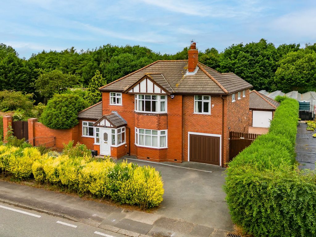 4 bed detached house for sale in Warrington Road, Bold Heath WA8, £640,000