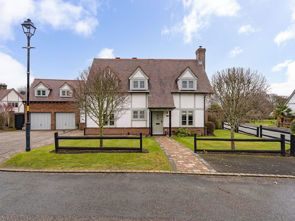 5 bed detached house for sale in Field Lane, Appleton WA4, £950,000