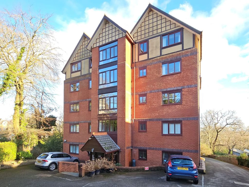 2 bed flat for sale in Stow Park Circle, Evergreen NP20, £170,000