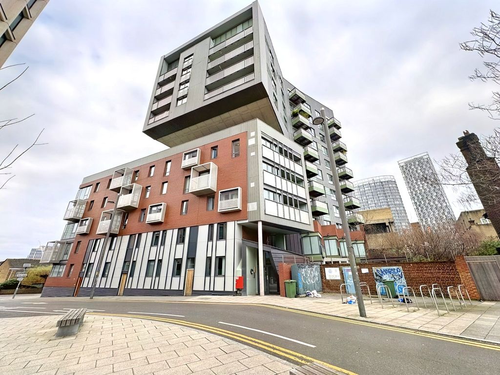1 bed flat to rent in Edge Apartments, Lett Road, Stratford E15, £1,650 pcm