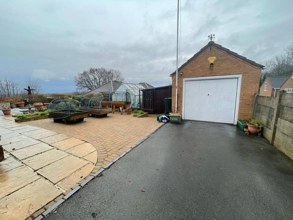 3 bed bungalow for sale in Gresley Wood Road, Church Gresley DE11, £350,000