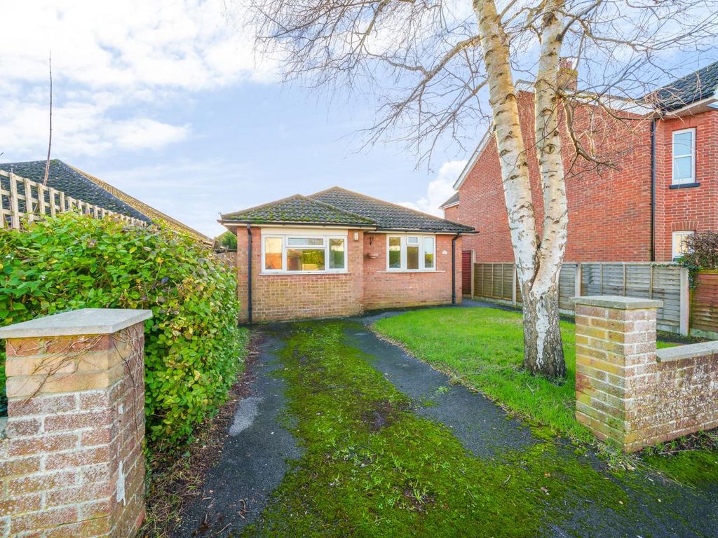 5 bed bungalow for sale in Compton Road, New Milton BH25, £295,000