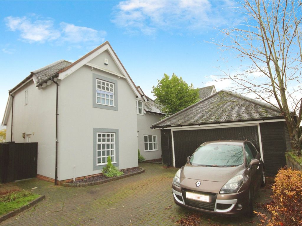 5 bed detached house to rent in Bassett Fields, High Road, North Weald, Epping CM16, £3,500 pcm