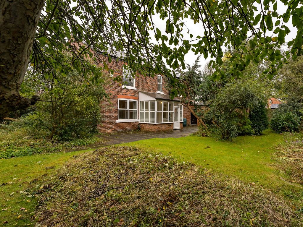 4 bed detached house for sale in Fearnhead Lane, Fearnhead WA2, £450,000