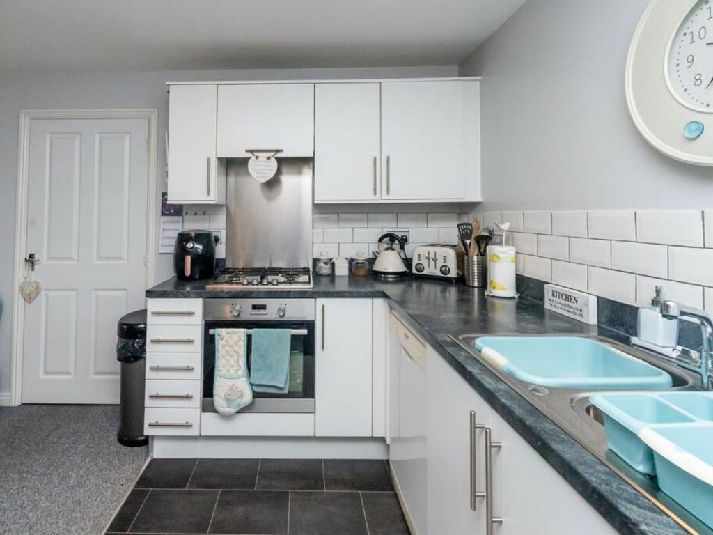 2 bed flat for sale in Kerridge Drive, Warrington WA1, £135,000