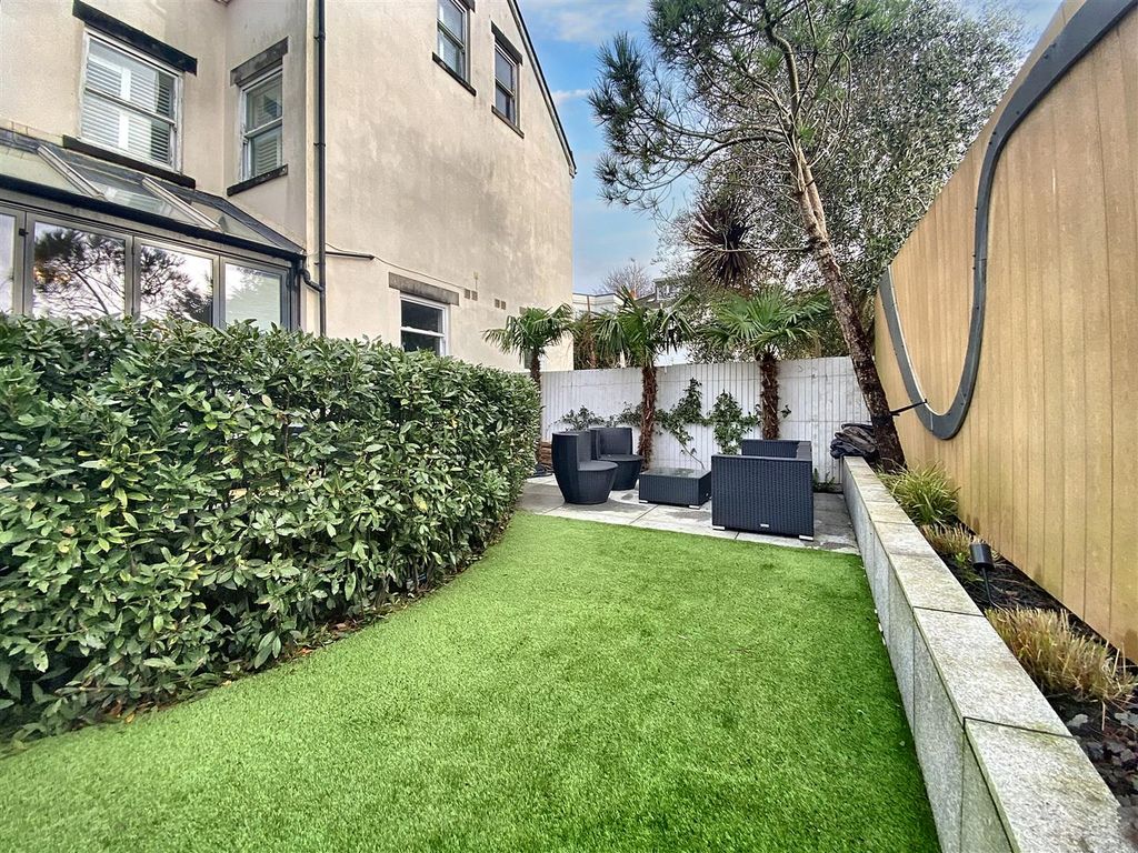 4 bed property for sale in Denmark Mews, Hove BN3, £900,000