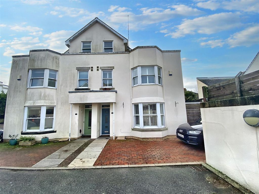 4 bed property for sale in Denmark Mews, Hove BN3, £900,000