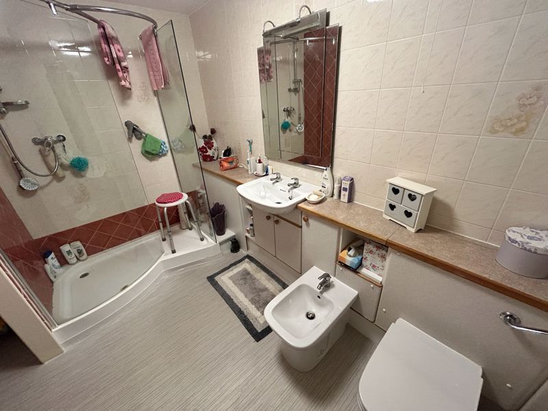 2 bed flat for sale in Penrhyn Bay, Llandudno LL30, £114,950