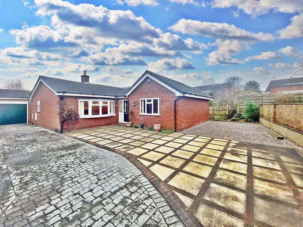 4 bed detached bungalow for sale in Laurel Bank, Grappenhall WA4, £550,000