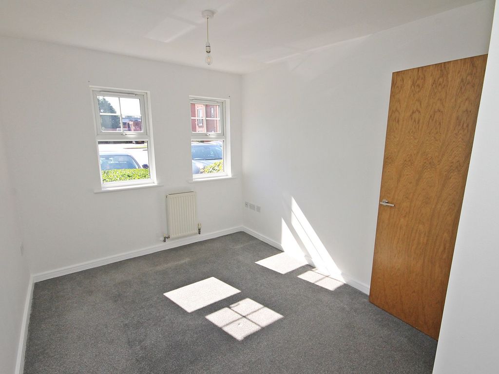 2 bed flat for sale in Kingsway South, Warrington WA4, £104,950