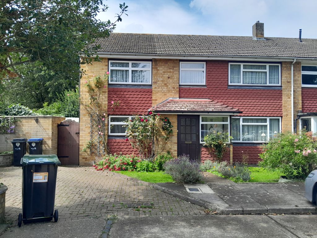 5 bed end terrace house for sale in Hydefield Close, London N21, £650,000