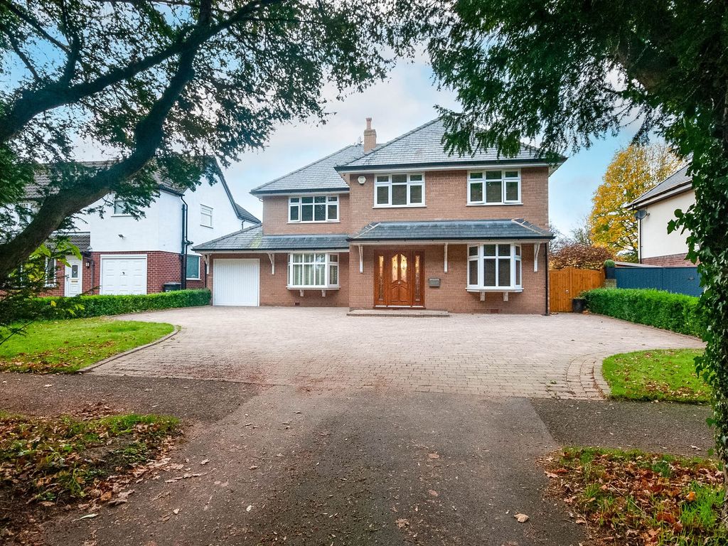 3 bed detached house for sale in Culcheth Hall Drive, Culcheth WA3, £825,000